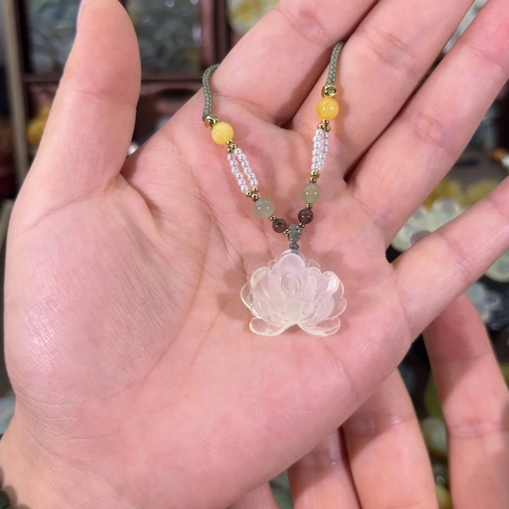 蛇纹石玉未镶嵌颈饰随机发