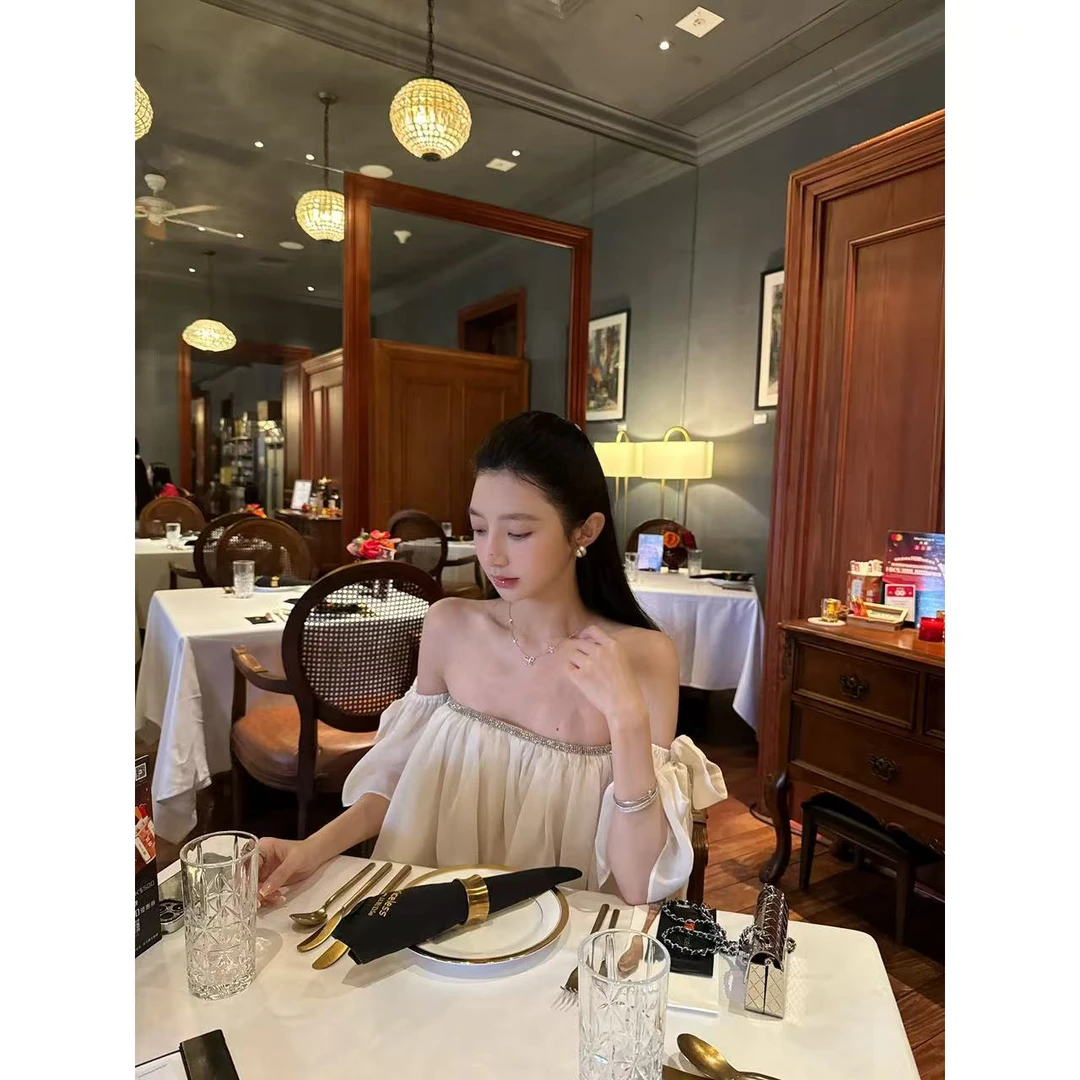 【盒子专享】雪纺绘月 薄款订钻圆领后颈袖口打揽系带上衣