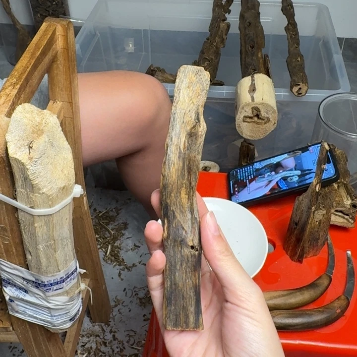 沉香碎屑沉香白棋块料15克