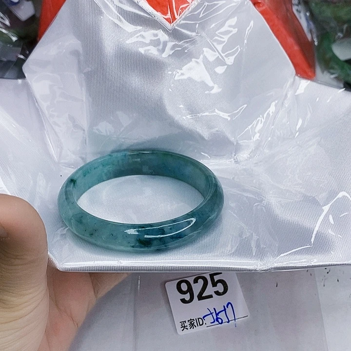翡翠未镶嵌手镯一图一物实物为准（微瑕处理）