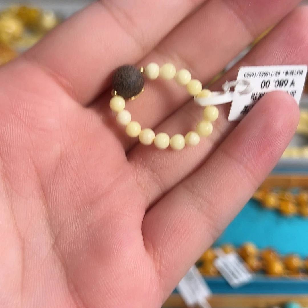 未镶嵌颈饰琥珀戒指