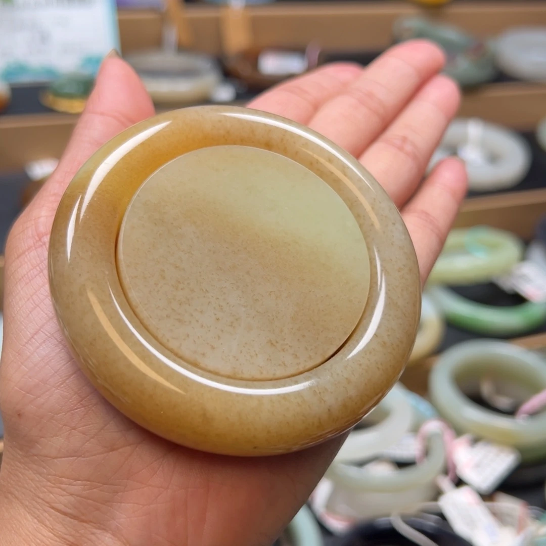茵***子和田玉未镶嵌手镯52