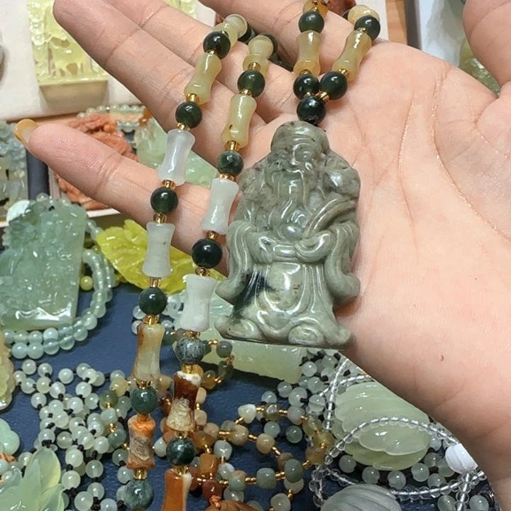 未镶嵌蛇纹石玉吊坠