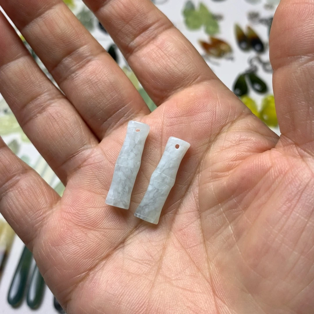 刘***睿蛇纹石玉未镶嵌耳环