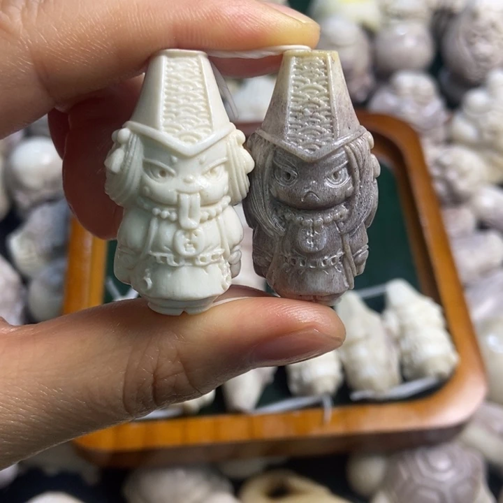 布***丁配饰鹿角雕刻一对出