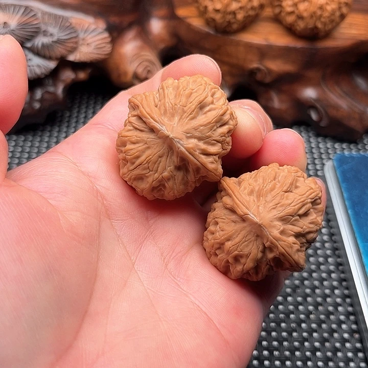 桃核把件核桃玉枕元宝