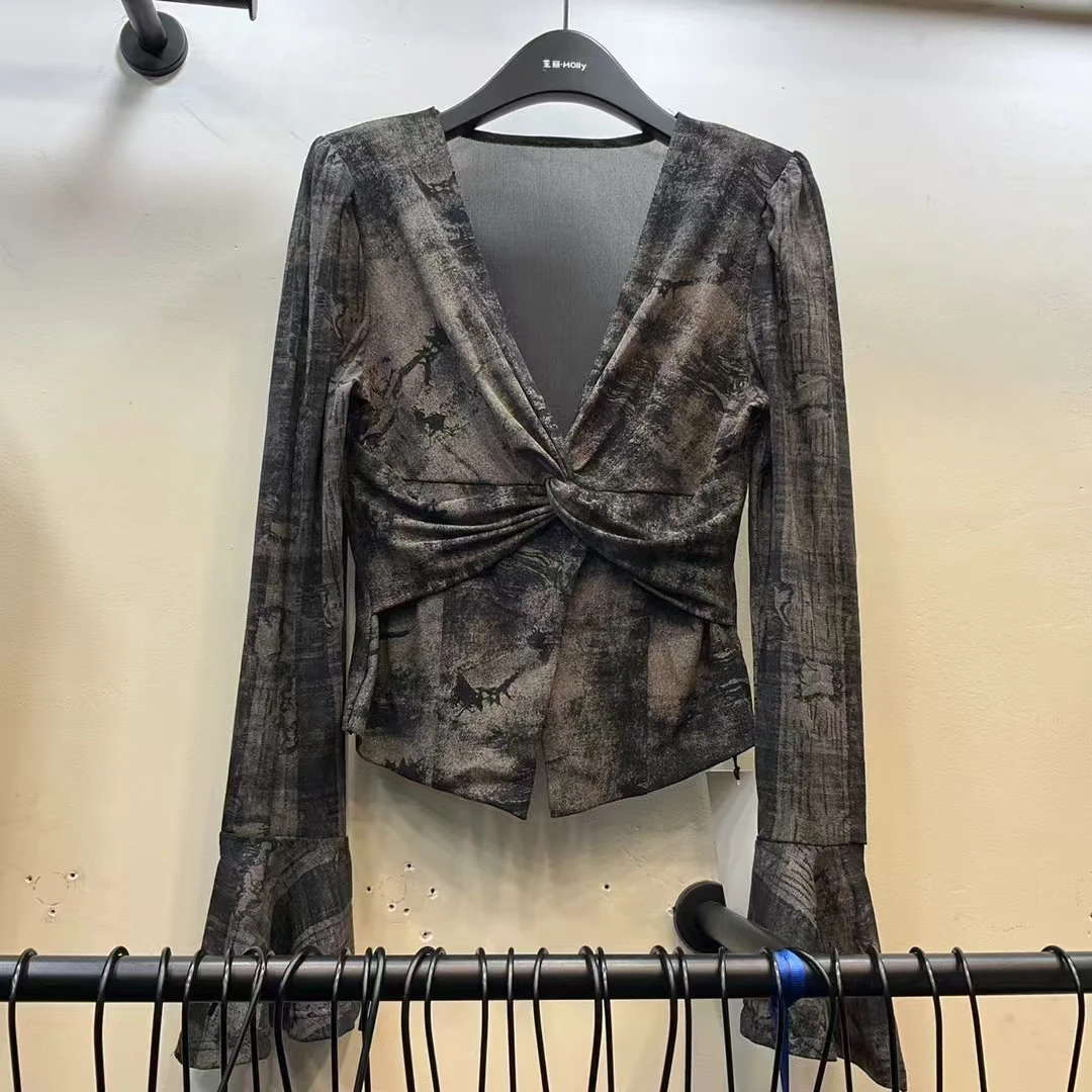 新款打底小衫气质长袖时尚设计师打底上衣