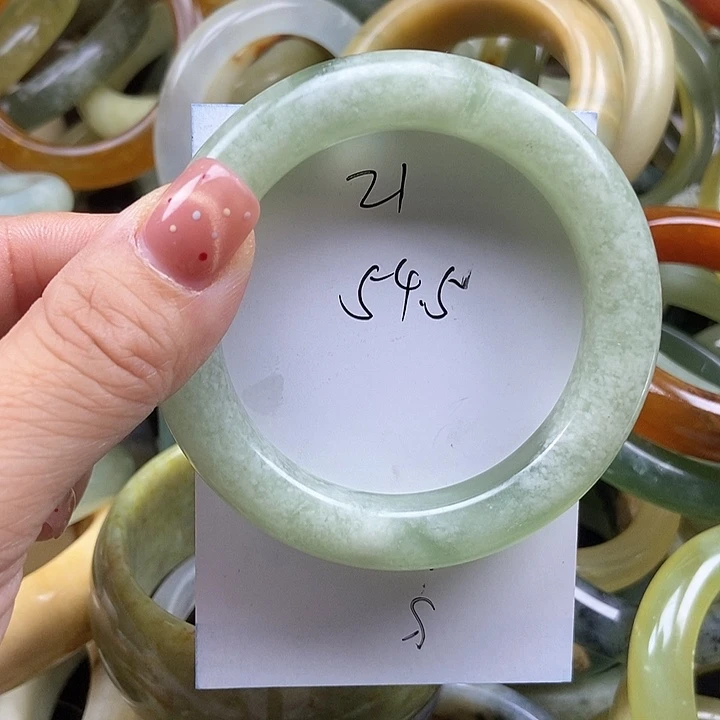 透闪石质玉手镯未镶嵌