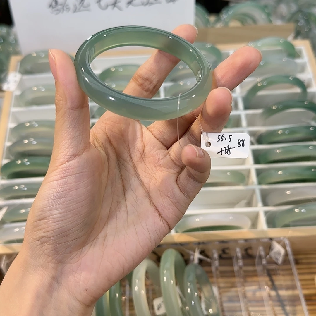 玛瑙/玉髓未镶嵌手镯圈口55.5
