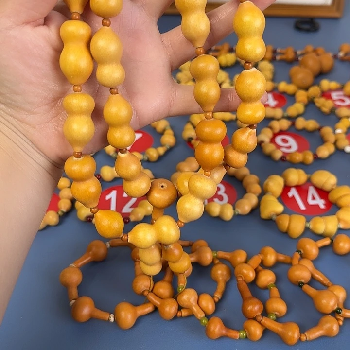 肆***哥绿檀天然湖路脖挂手串