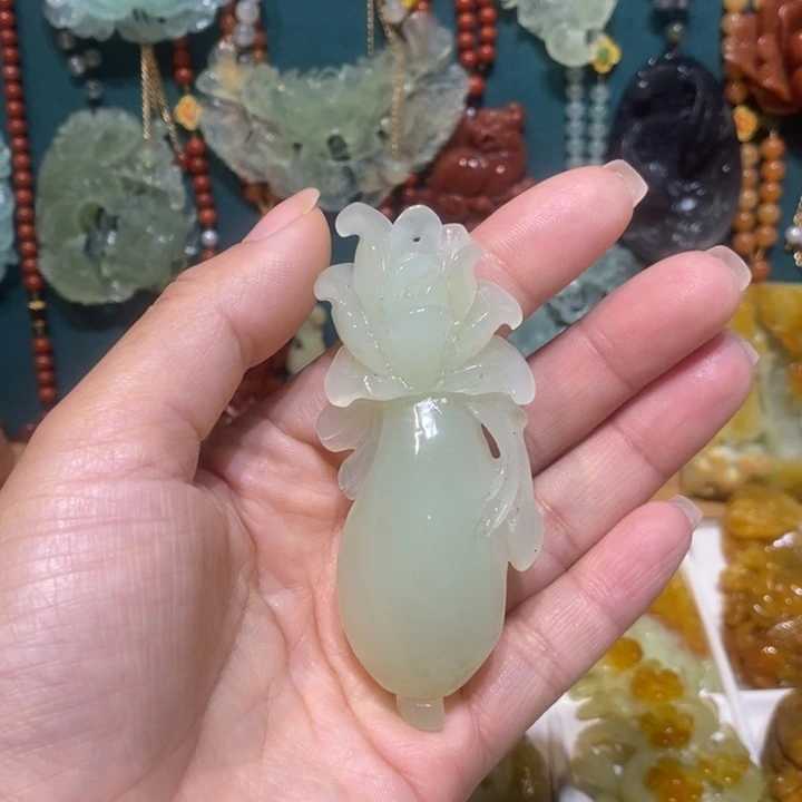 蛇纹石玉未镶嵌颈饰