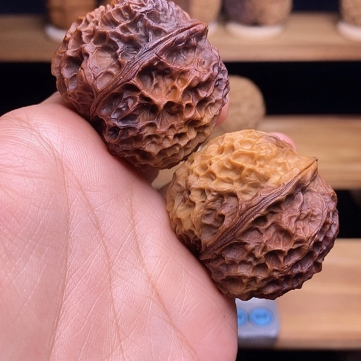 文玩核桃吊坠臻龙绣球40    3