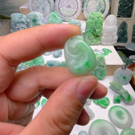 翡翠未镶嵌颈饰翡翠