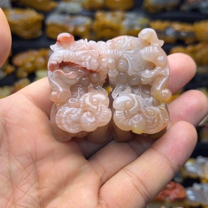 石英质玉（黄龙玉）未镶嵌颈饰