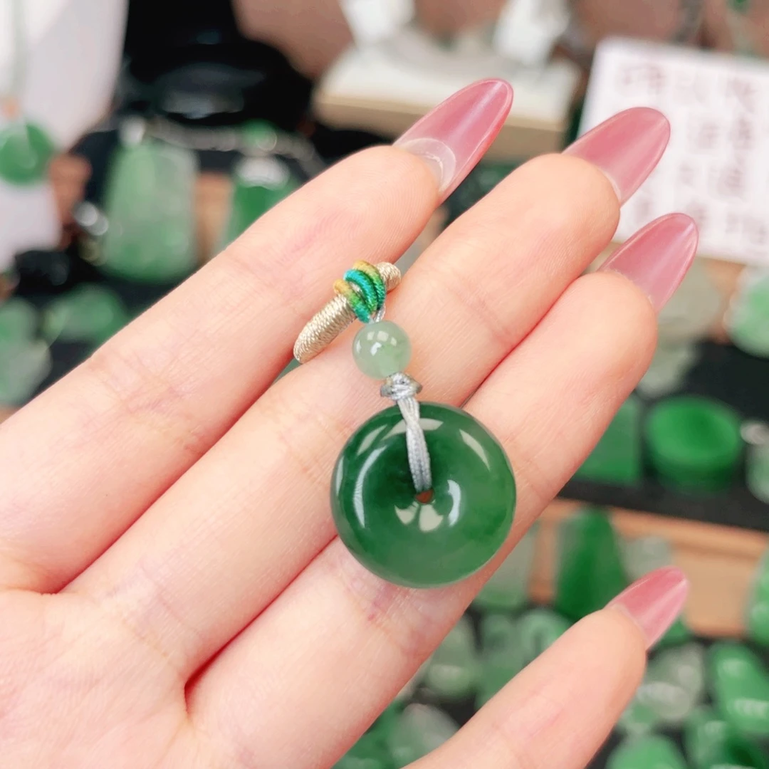 石英质玉（非洲翠）未镶嵌颈饰