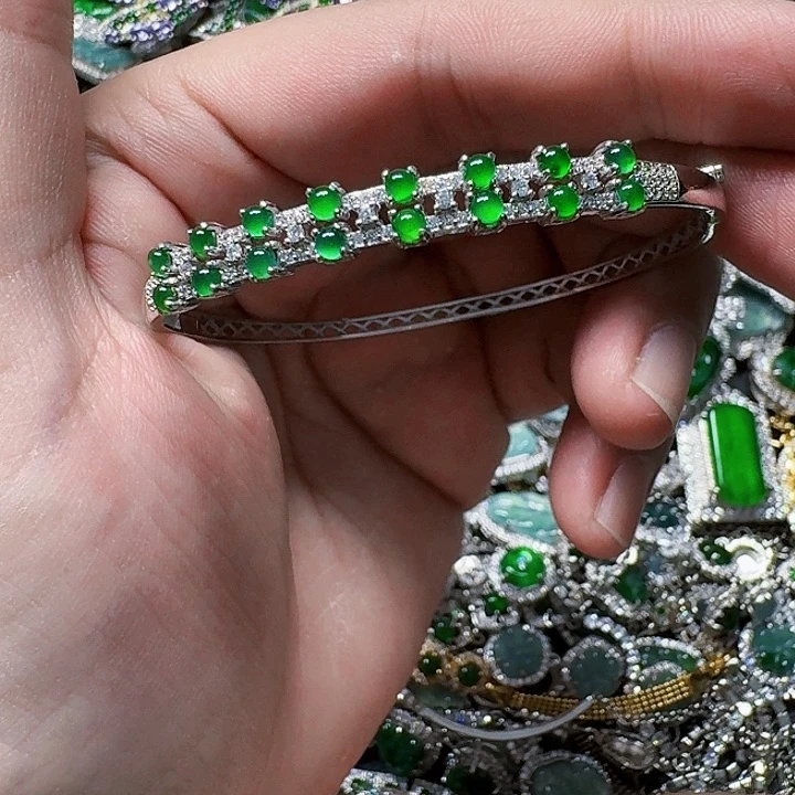 翡翠颈饰未镶嵌天然A货翡翠放漏