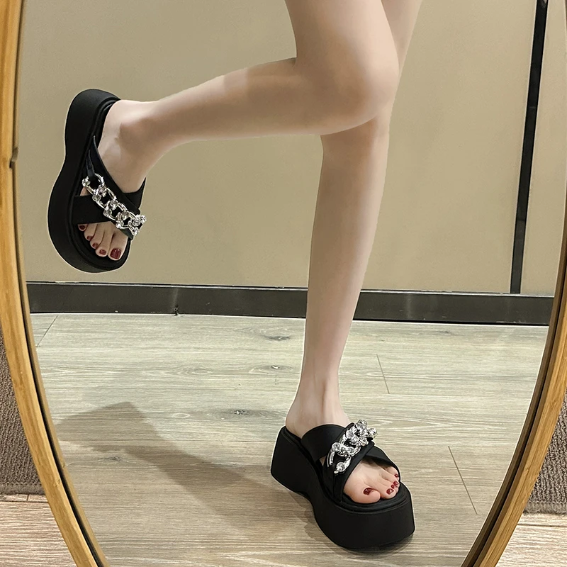 水钻一字拖鞋女夏季外穿2025新款小个子增高厚底时尚沙滩凉拖鞋女
