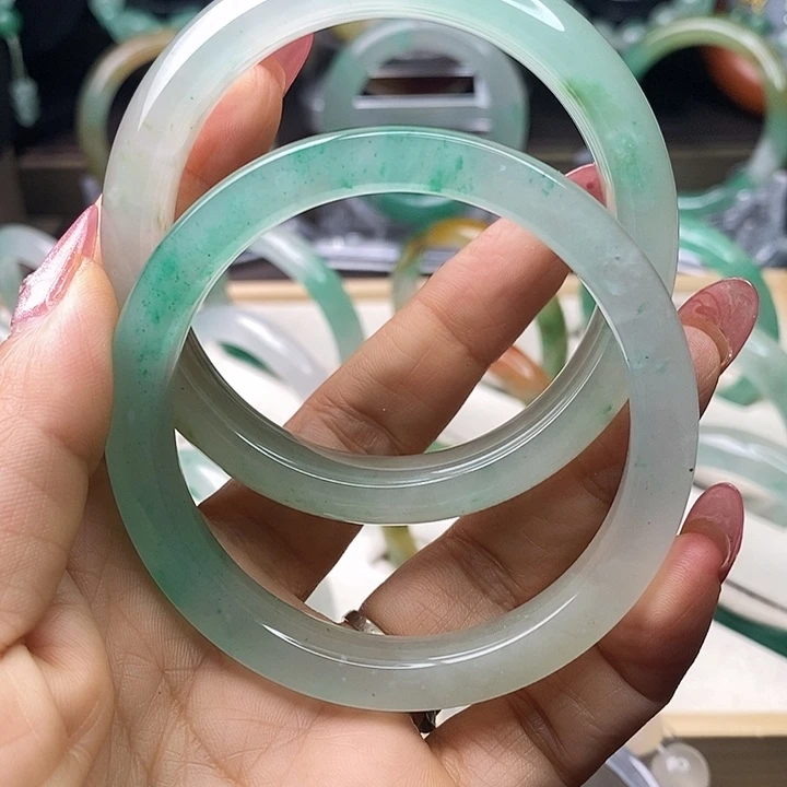 花***若石英质玉（非洲翠）手镯未镶嵌