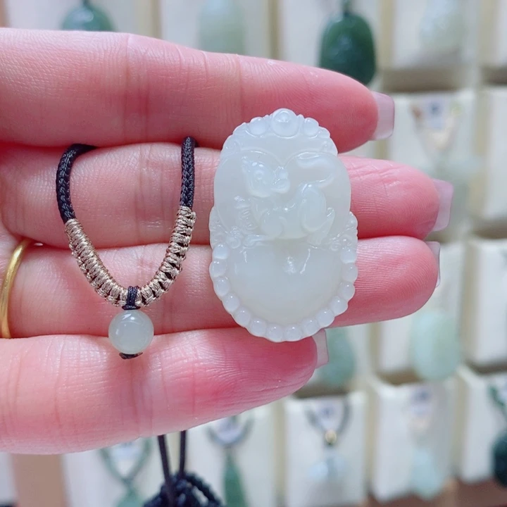 果***宝和田玉未镶嵌颈饰