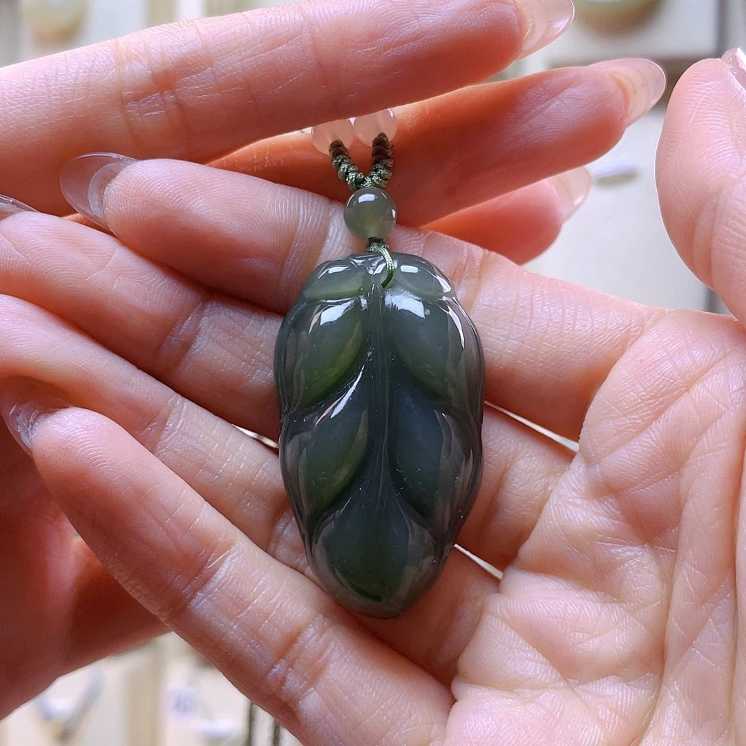 和田玉吊坠(赠链)未镶嵌三*草