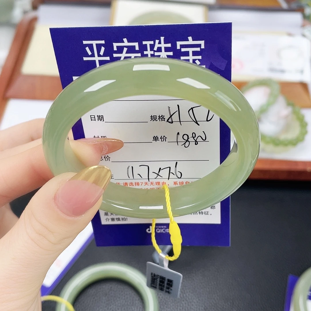 和田玉未镶嵌手镯