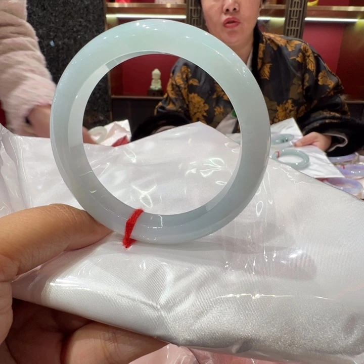 篮***豆翡翠未镶嵌手镯蓝底60福利不退不换