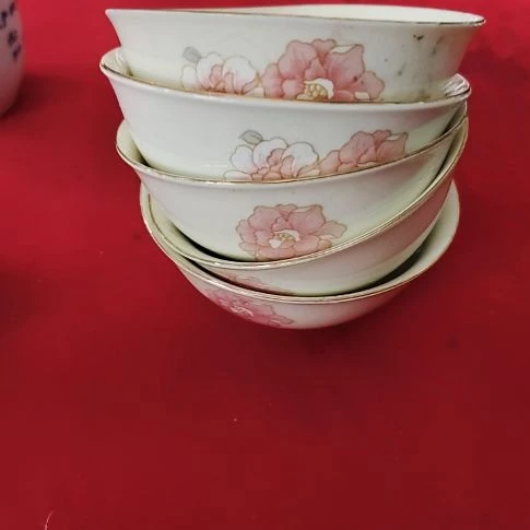 瓷片盘，沙锅，瓷片，瓶，碗，各种沙锅，摆件，