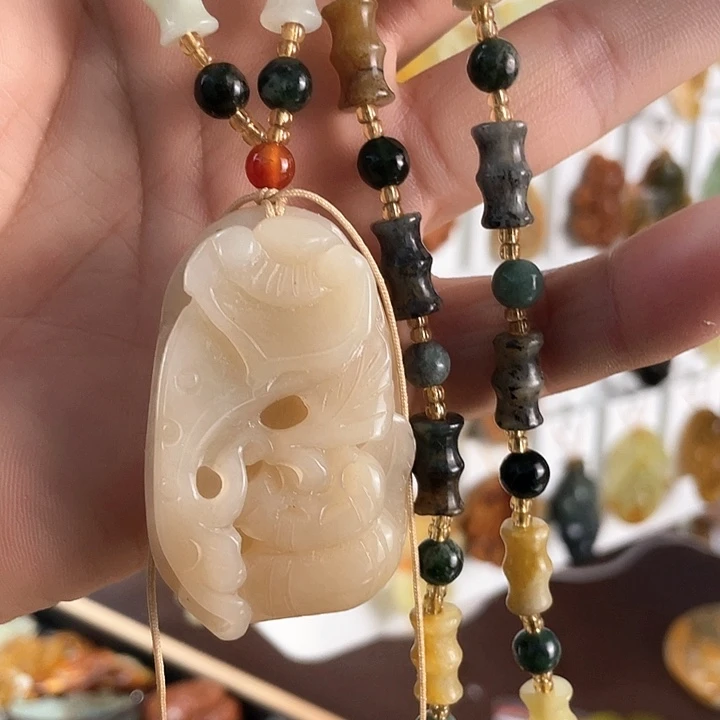 未镶嵌蛇纹石玉颈饰