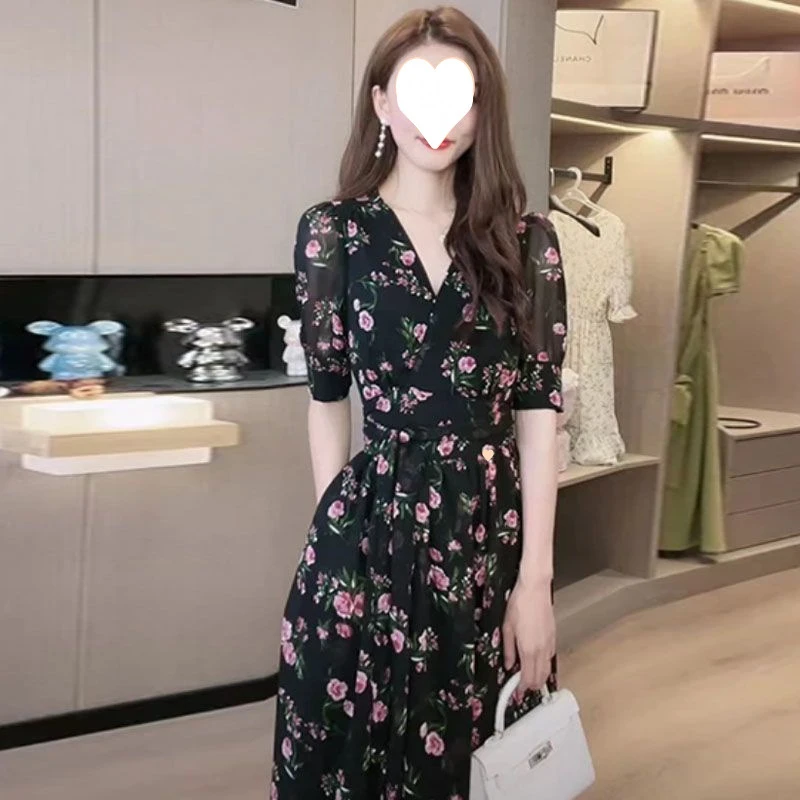 夏季法式高级感轻奢气质时尚御姐风减龄设计感黑色印花连衣裙女装