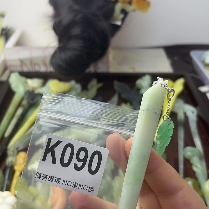 婕***n蛇纹石玉合金发饰