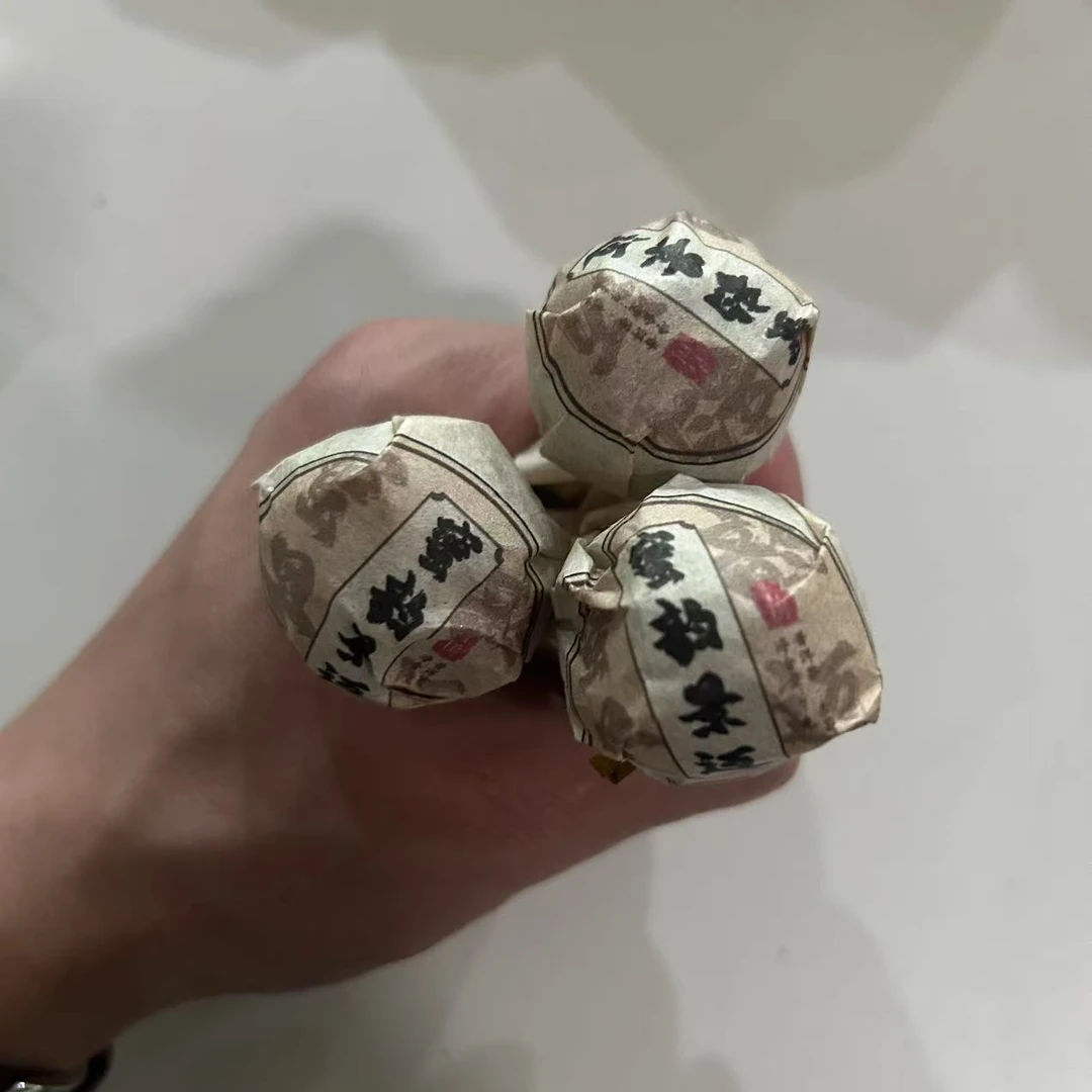 2018年蜜韵 景迈古树生茶普洱生茶龙珠M85号三月四号