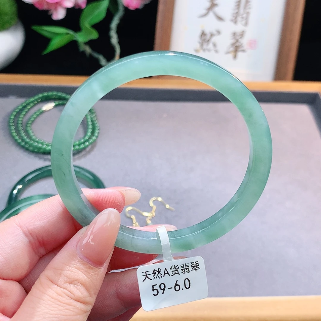 未镶嵌手镯（圆镯）翡翠
