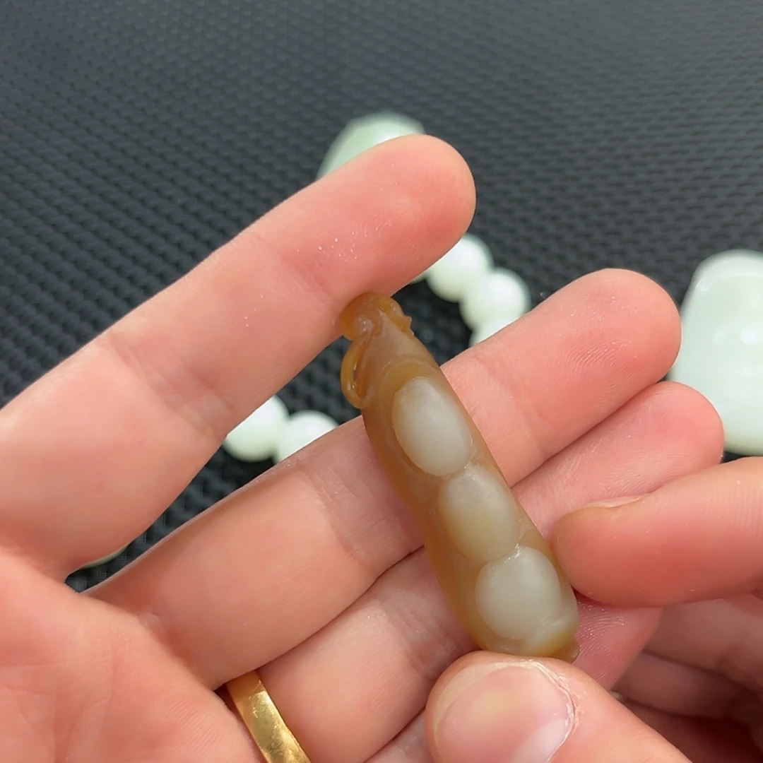 【闪购商品】颈饰未镶嵌和田玉（糖玉）