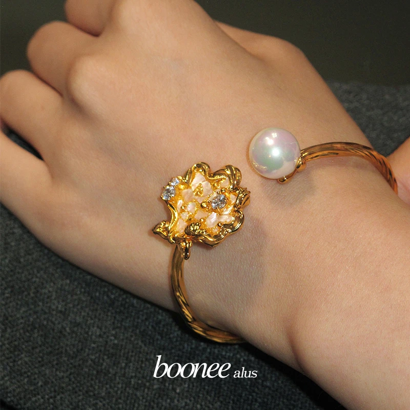 boonee alus 铜合金合成锆石手镯 原创扭曲设计感开口花朵手镯女