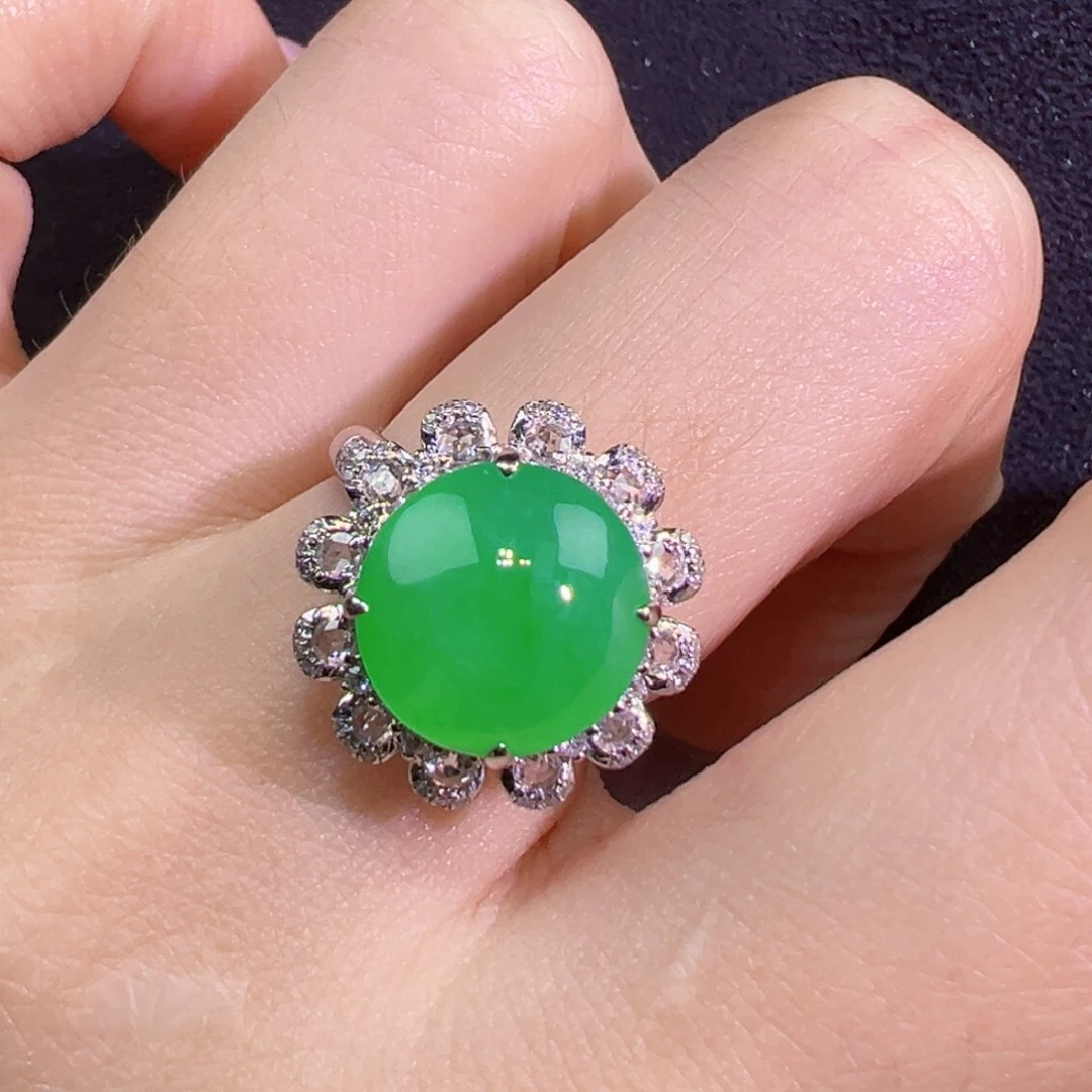 翡翠戒指18K金镶嵌蛋面