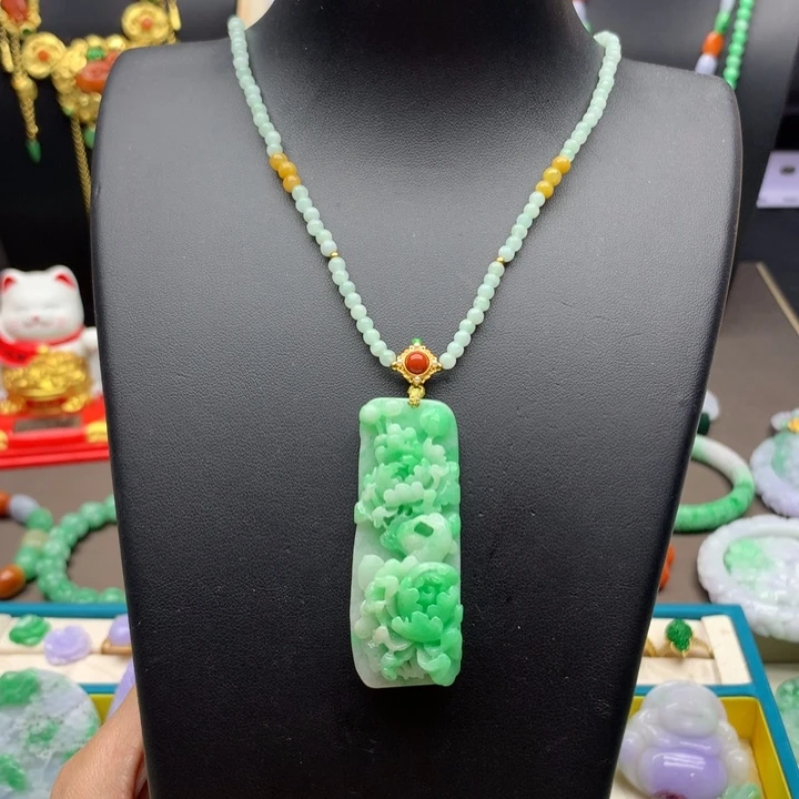 翡翠未镶嵌颈饰翡翠花牌