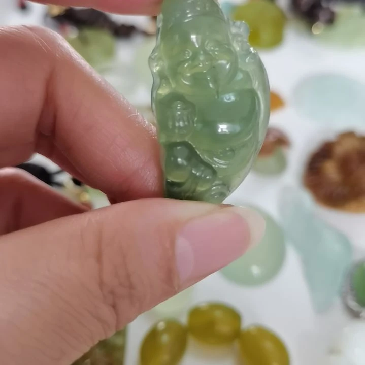 未镶嵌蛇纹石玉吊坠