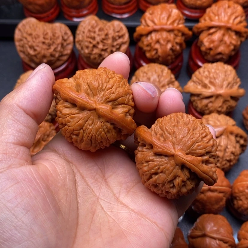 【闪购商品】文玩核桃把件43球白