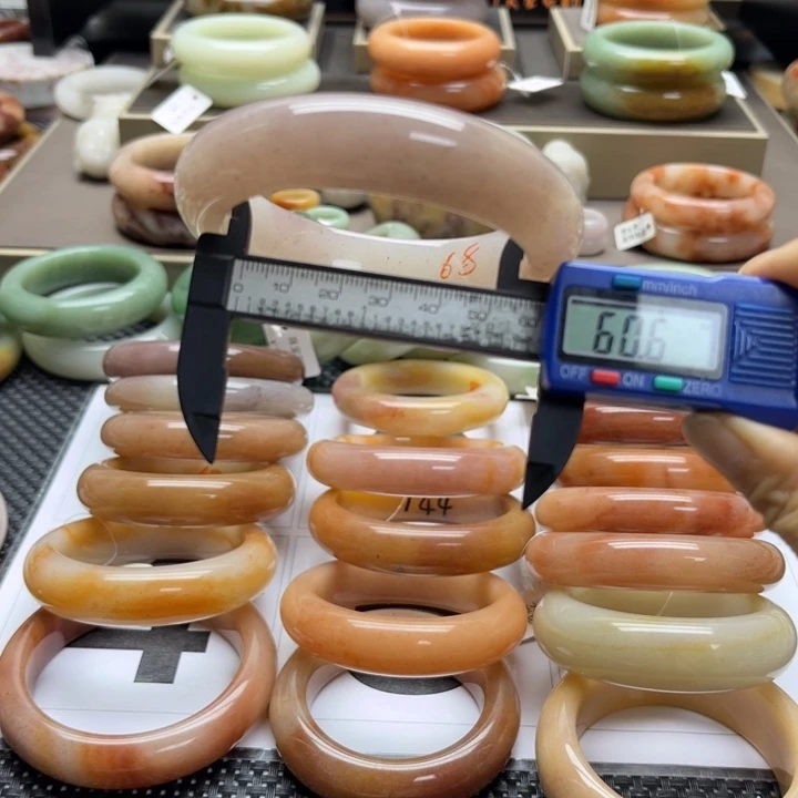 石英岩玉未镶嵌手镯