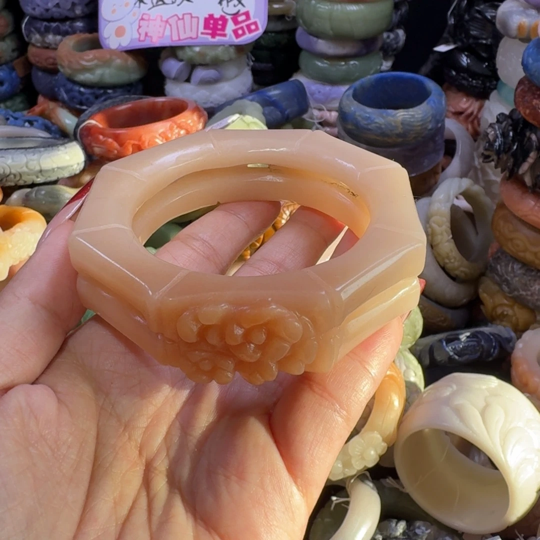 石英质玉（佘太翠）未镶嵌手镯18，61，微瑕不退换