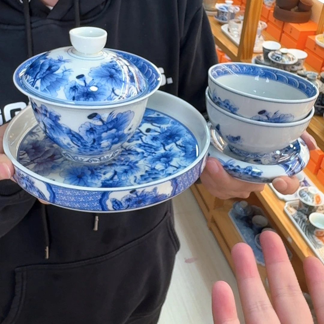 盖碗里的水煮开后放入