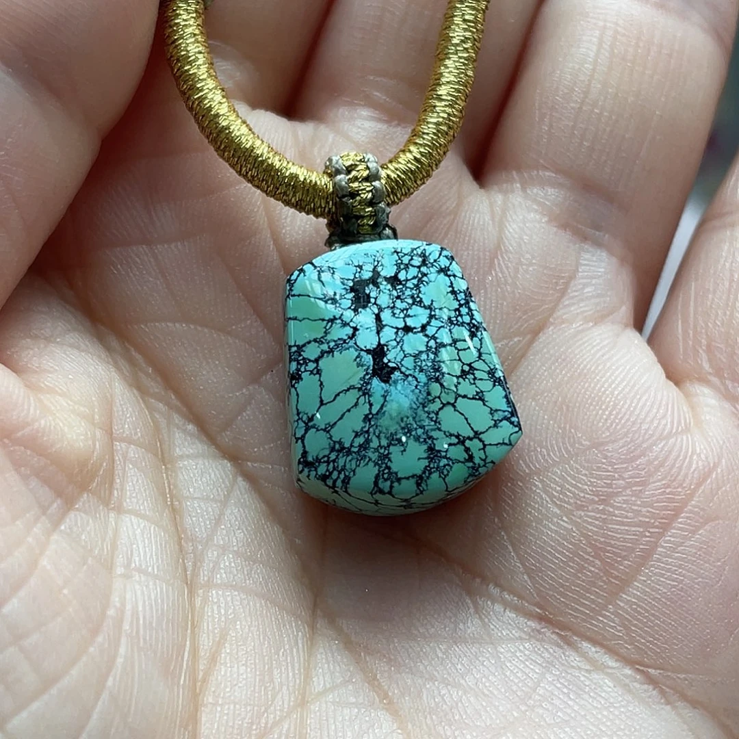 绿松石未镶嵌颈饰