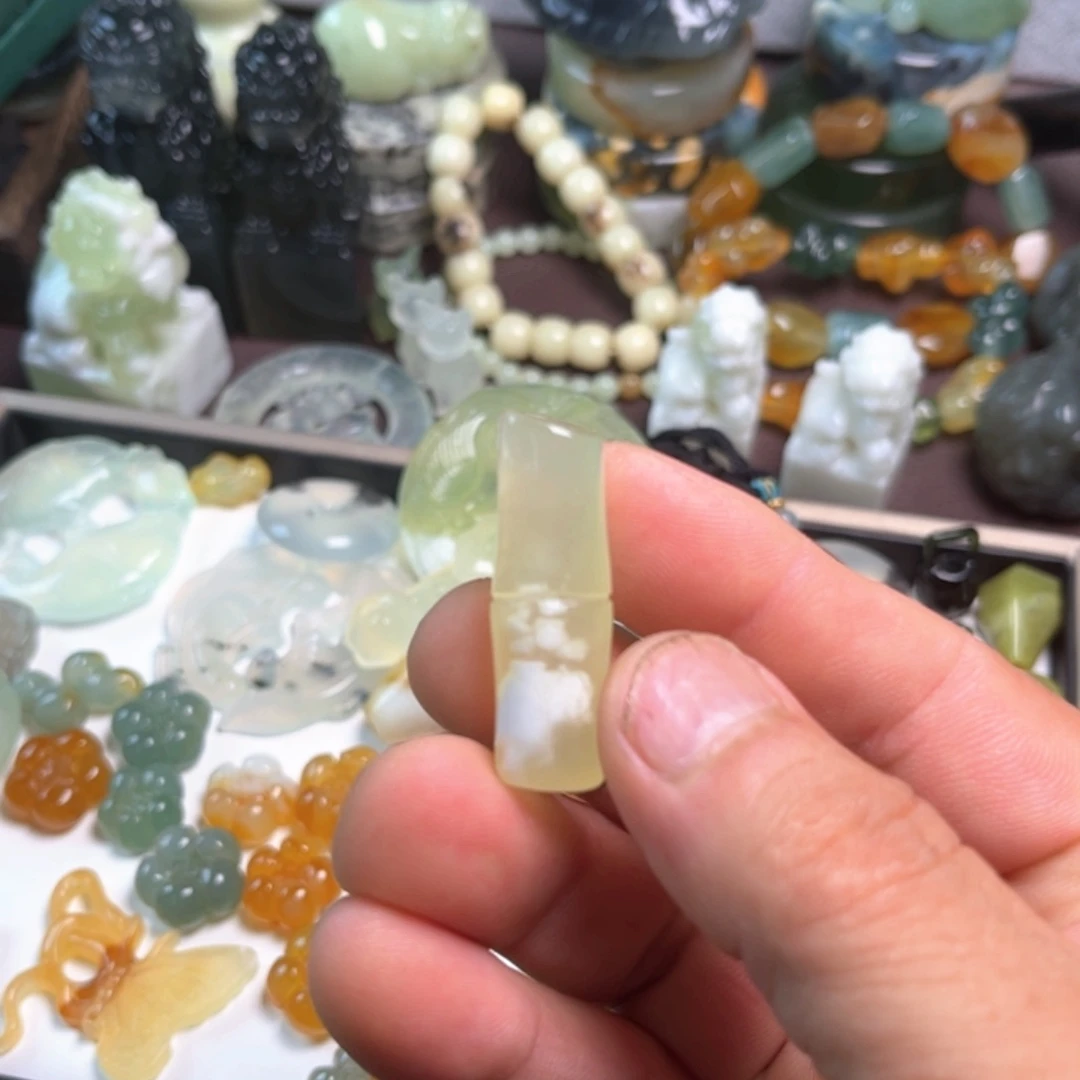 蛇纹石玉未镶嵌挂件