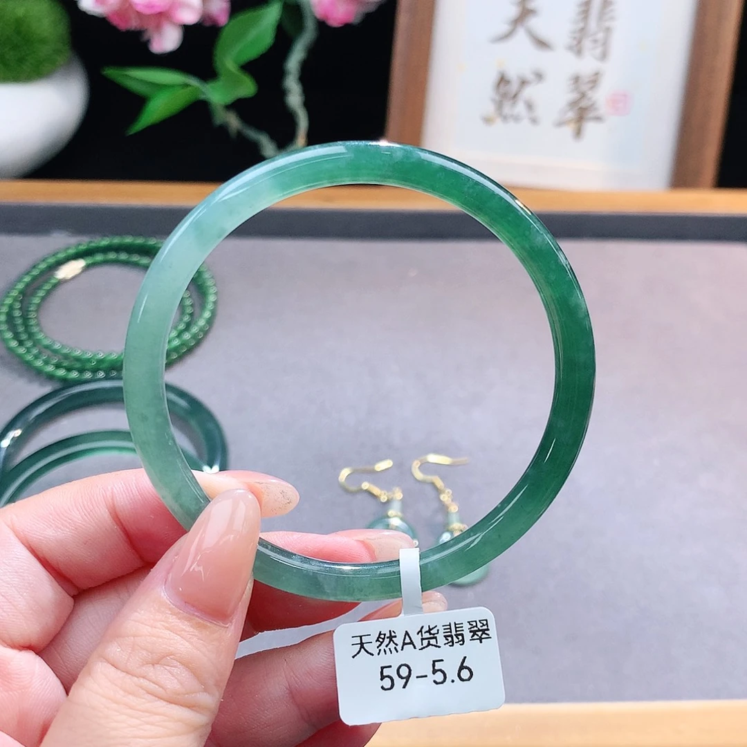 未镶嵌手镯（圆镯）翡翠