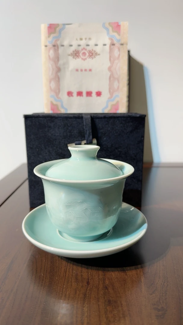 卢伟孙粉青元宝山水盖碗