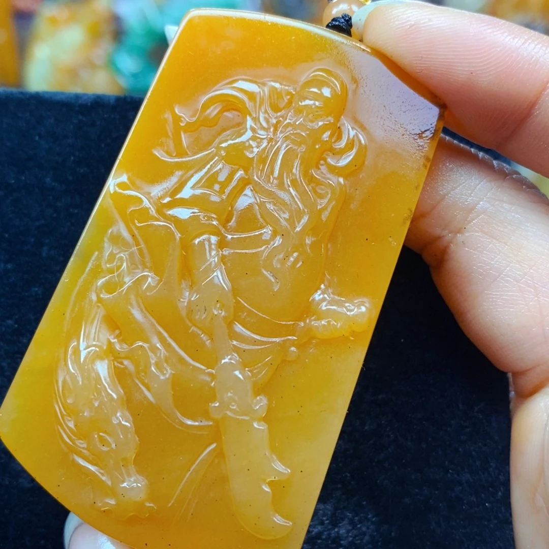 未镶嵌石英质玉（黄龙玉）颈饰