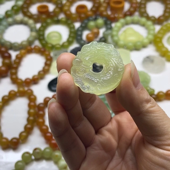 蛇纹石玉吊坠未镶嵌雪**花