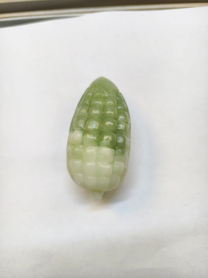 天然岫岩玉手把件玉米