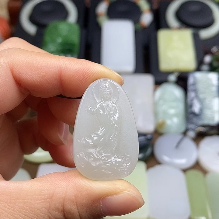 刀***锋和田玉未镶嵌颈饰