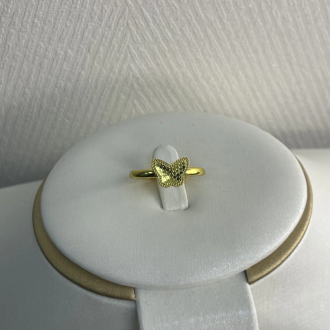 钛钢戒指 钛钢戒指闭口戒金戒精致时尚轻奢黄色饰品